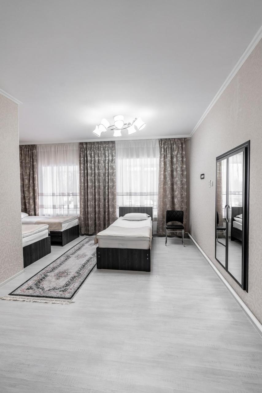 Mixx Hotel Karakol Esterno foto