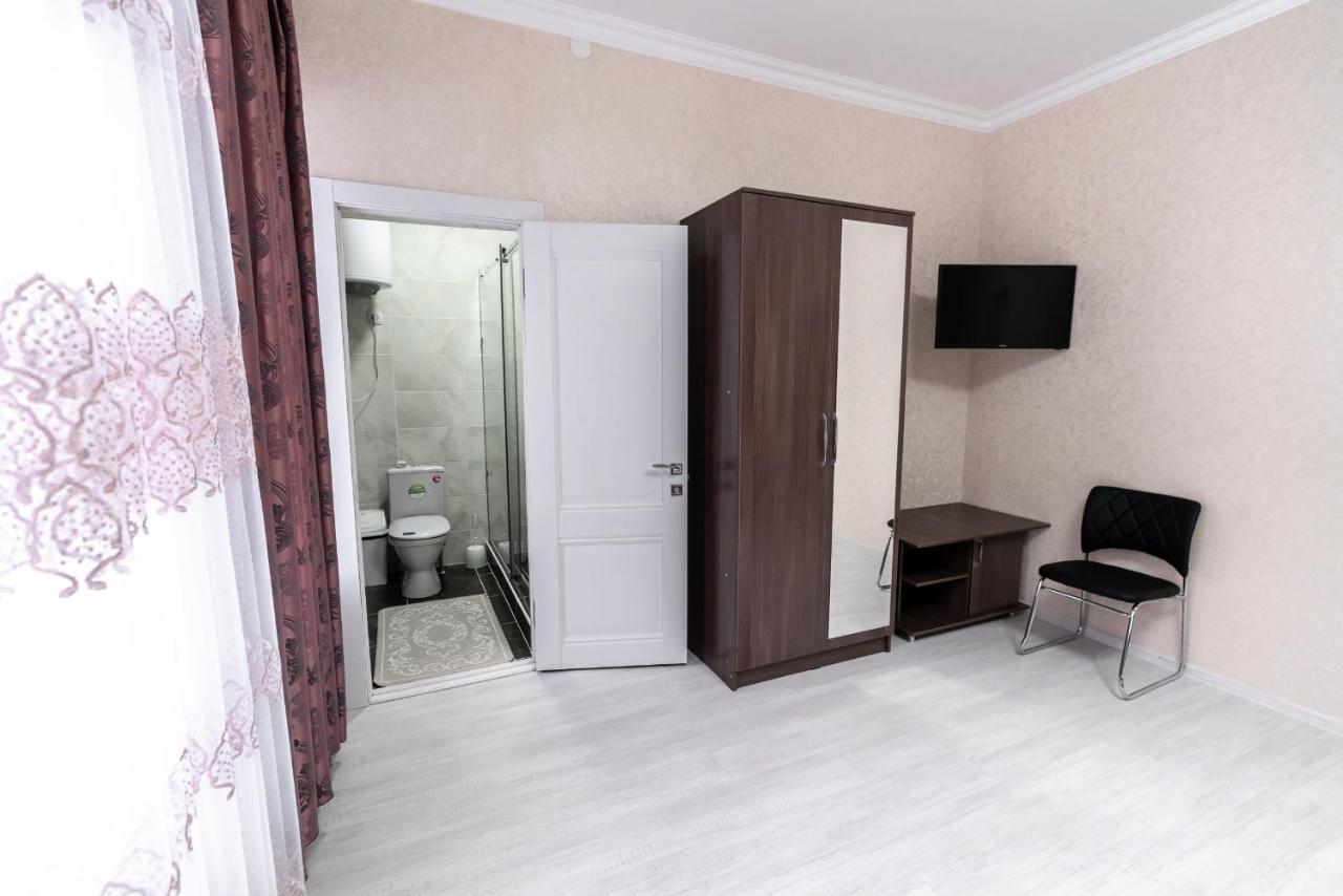 Mixx Hotel Karakol Esterno foto